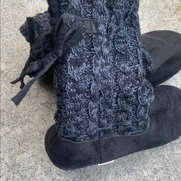 Muk Luks Cozy Black Knit Women's Boots - Picture 7 of 10